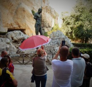 Prezentacja rzeźb Igora Mitoraja